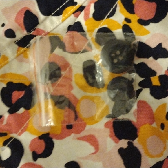 crown & ivy - Picture 3 of 3